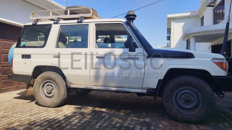 Toyota Land Cruiser LC76HZJ76R - 2,70m