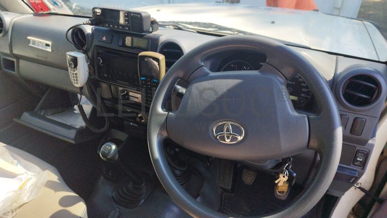 Toyota Land Cruiser LC76HZJ76R - 2,70m