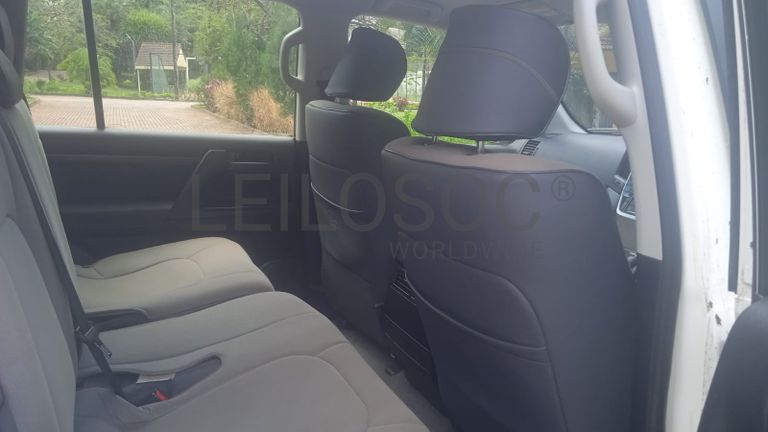 Toyota Land Cruiser - 2015