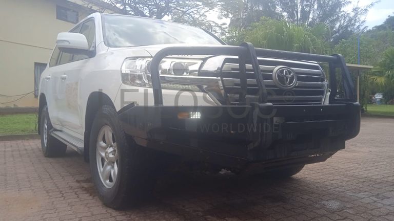 Toyota Land Cruiser - 2015