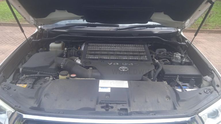 Toyota Land Cruiser - 2015