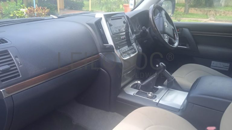 Toyota Land Cruiser - 2015