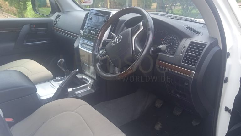 Toyota Land Cruiser - 2015