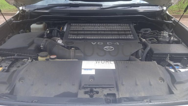 Toyota Land Cruiser - 2015