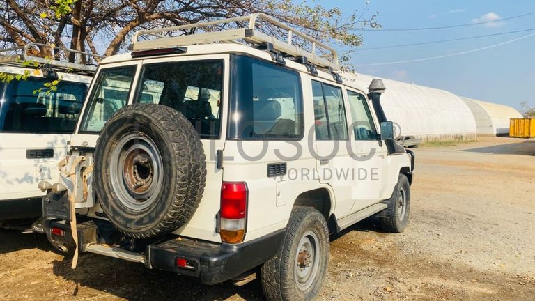 Toyota Land Cruiser - 2015