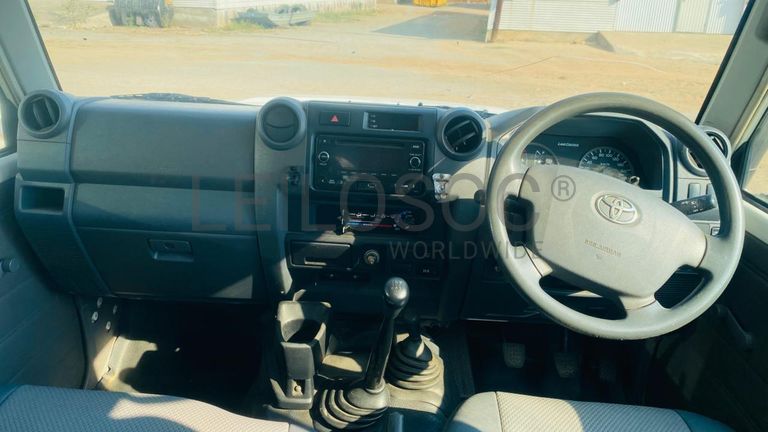 Toyota Land Cruiser - 2015