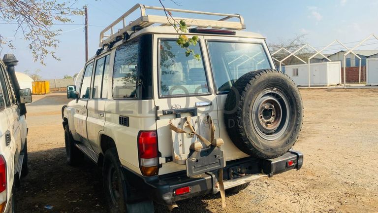 Toyota Land Cruiser - 2015