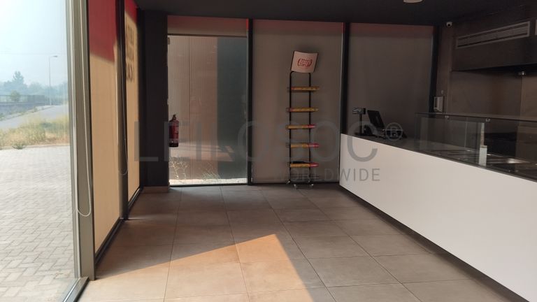 Estabelecimento Comercial com Recheio · Tortosendo, Covilhã