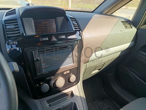Opel Zafira · Ano 2011