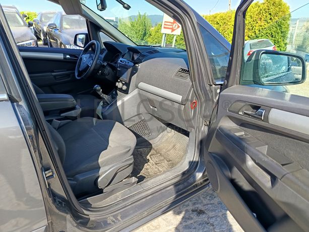 Opel Zafira · Ano 2011