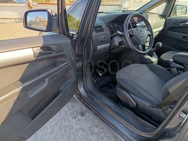 Opel Zafira · Ano 2011
