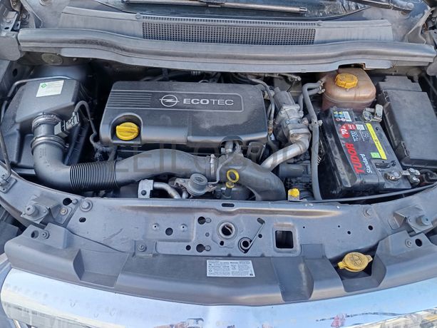 Opel Zafira · Ano 2011