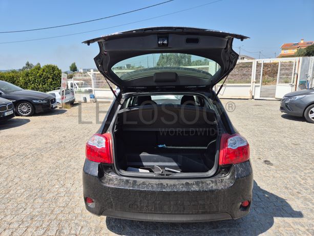 Toyota Auris · Ano 2012
