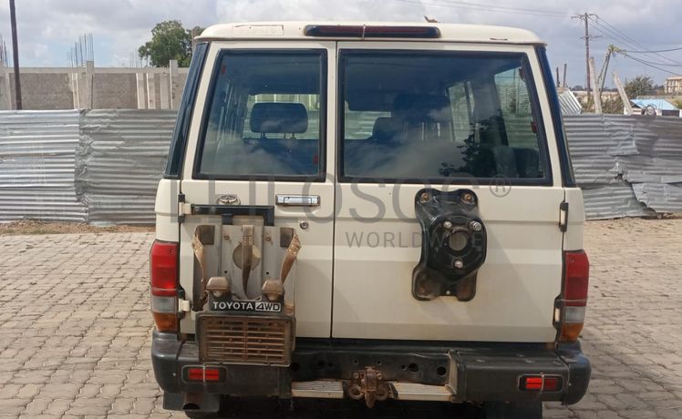 Toyota Land Cruiser - 2,70m