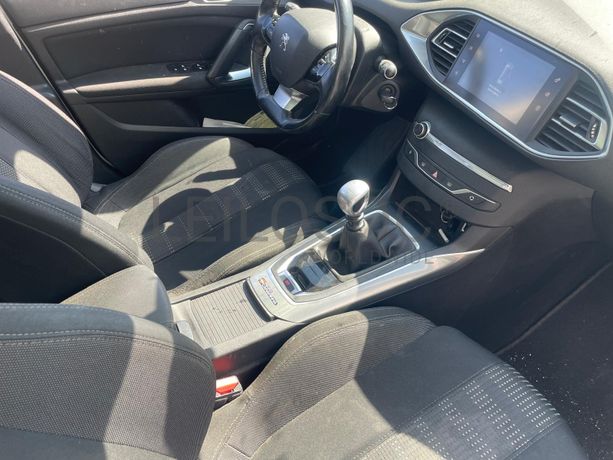 Peugeot 308 · Ano 2017