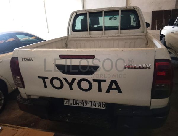 TOYOTA	HILUX DC