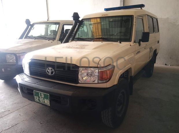 TOYOTA	LAND CRUISER