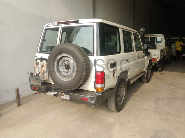 TOYOTA	LAND CRUISER