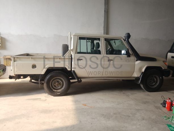 TOYOTA	LC PICK-UP