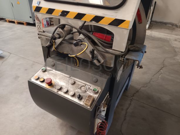 Máquina de Corte de Alumínio