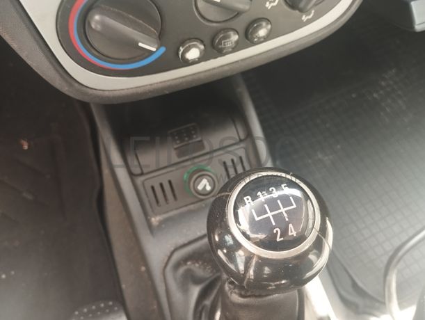Opel Corsa 1.3 CDT · Ano 2006