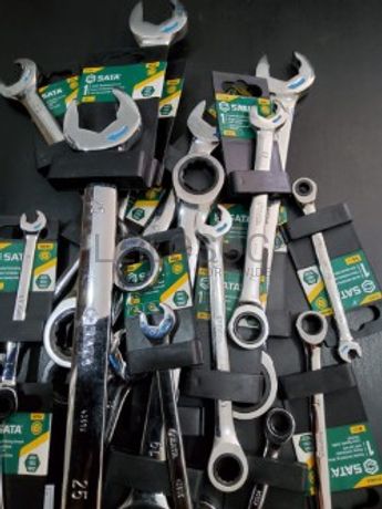 CONJUNTO DE 18 CHAVES COM ROQUETE NA BOCA E NA LUNETA