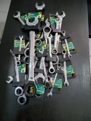 CONJUNTO DE 18 CHAVES COM ROQUETE NA BOCA E NA LUNETA