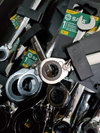 CONJUNTO DE 17 CHAVES REVERSÍVEIS COMBINADAS BOCA / LUNETA C/ ROQUETE