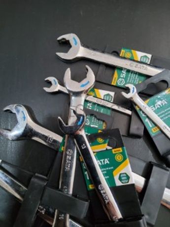 CONJUNTO DE 8 CHAVES COM ROQUETE NA BOCA E NA LUNETA