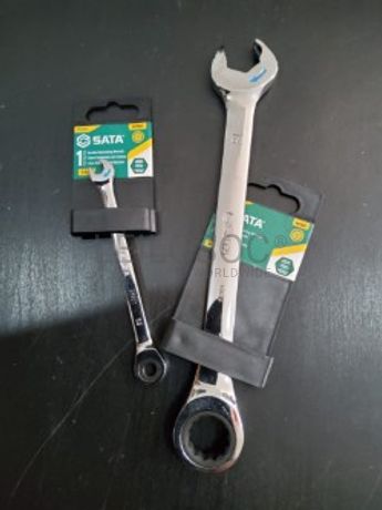 CONJUNTO DE 2 CHAVES COM ROQUETE NA BOCA E NA LUNETA