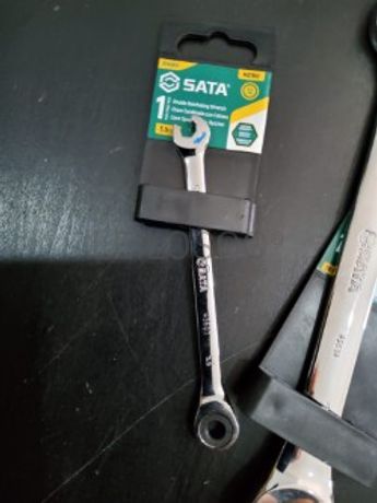 CONJUNTO DE 2 CHAVES COM ROQUETE NA BOCA E NA LUNETA