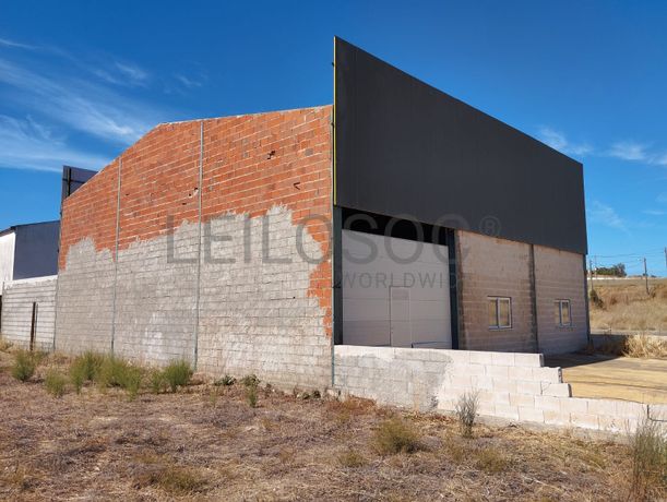 Terreno com Benfeitoria · Redondo, Évora