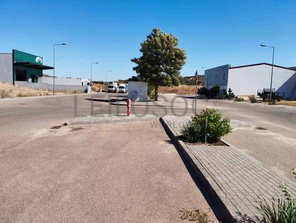 Terreno com Benfeitoria · Redondo, Évora