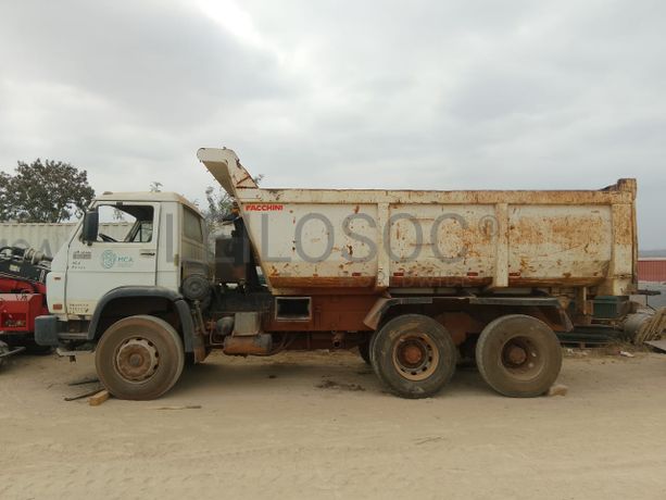 Camião Basculante da marca Volkswagen, modelo Worker 31-310