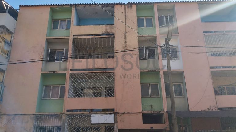 Apartamento T3 em edifício de quatro pisos
