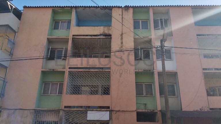 Apartamento T3 em edifício de quatro pisos