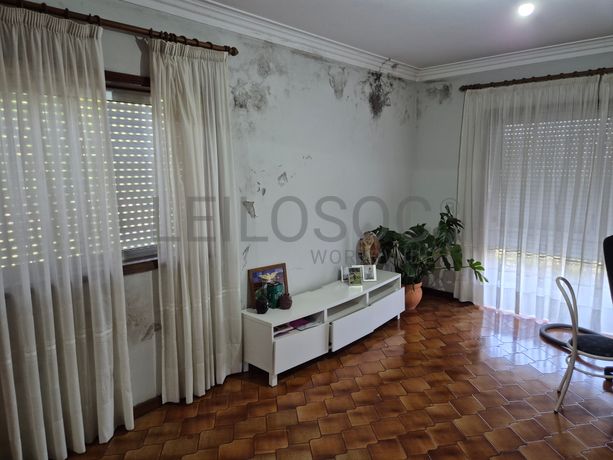 Moradia V4 · Vila de Cucujães, Oliveira de Azeméis