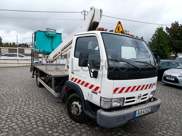 Nissan Cabstar Com Plataforma Elevatória · Ano 2007