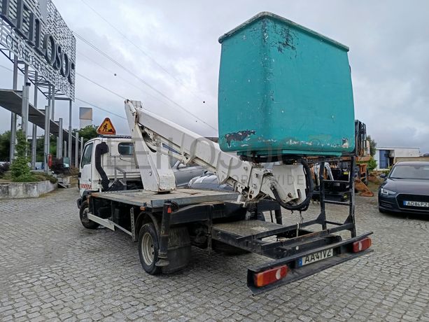 Nissan Cabstar Com Plataforma Elevatória · Ano 2007