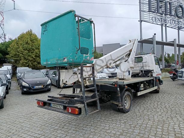 Nissan Cabstar Com Plataforma Elevatória · Ano 2007