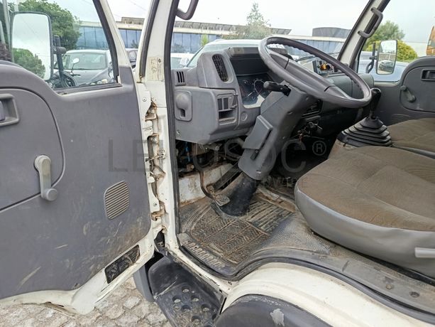 Nissan Cabstar Com Plataforma Elevatória · Ano 2007