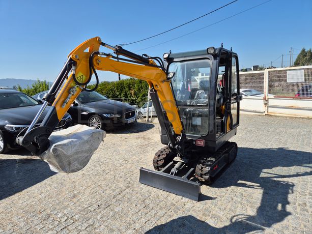 Mini Giratória Infront YFE20 · Ano 2023 