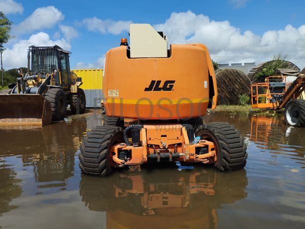 Plataforma Elevatória - JLG/450AJ