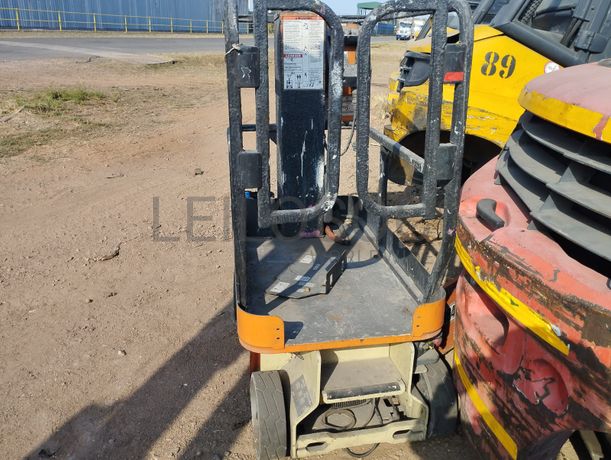 Plataforma elevatória - JLG/1230 ES