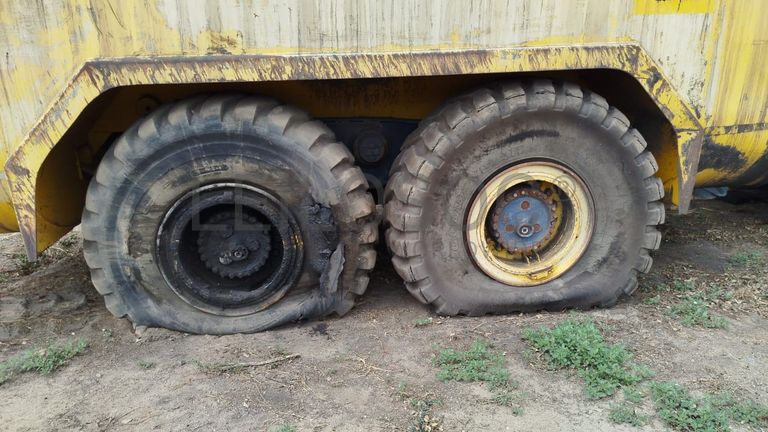 Auto tanque Komatsu HM300-1