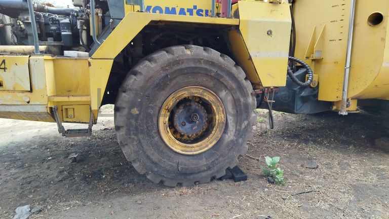 Auto tanque Komatsu HM300-1