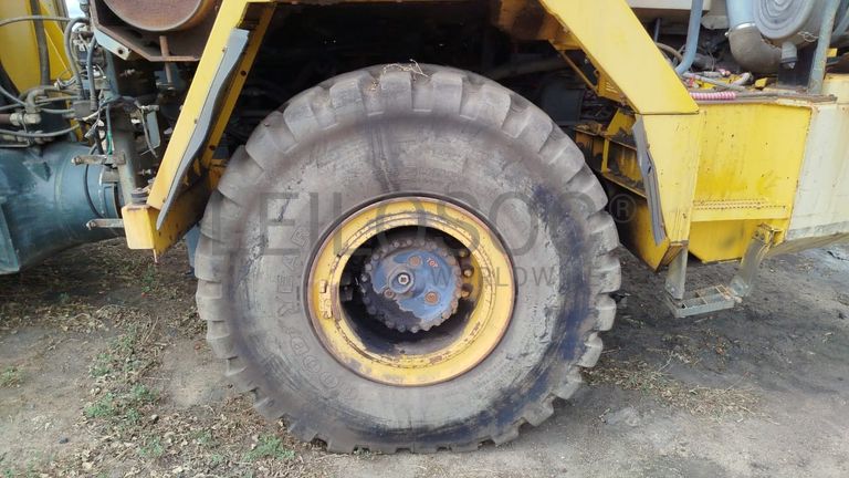Auto tanque Komatsu HM300-1