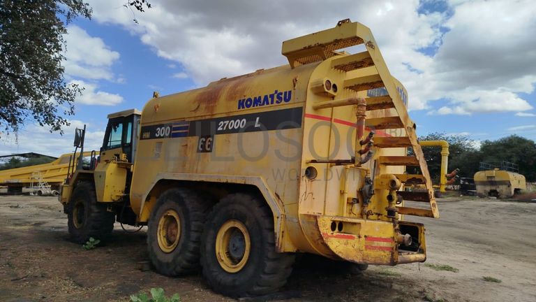 Auto tanque Komatsu HM300-1