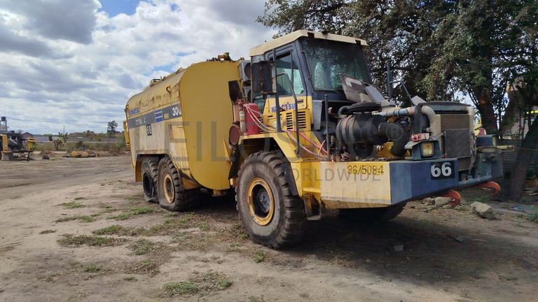 Auto tanque Komatsu HM300-1