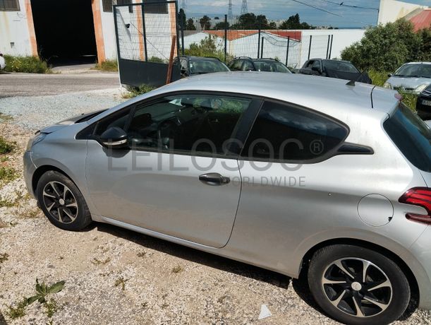 Peugeot 208 · Ano 2018